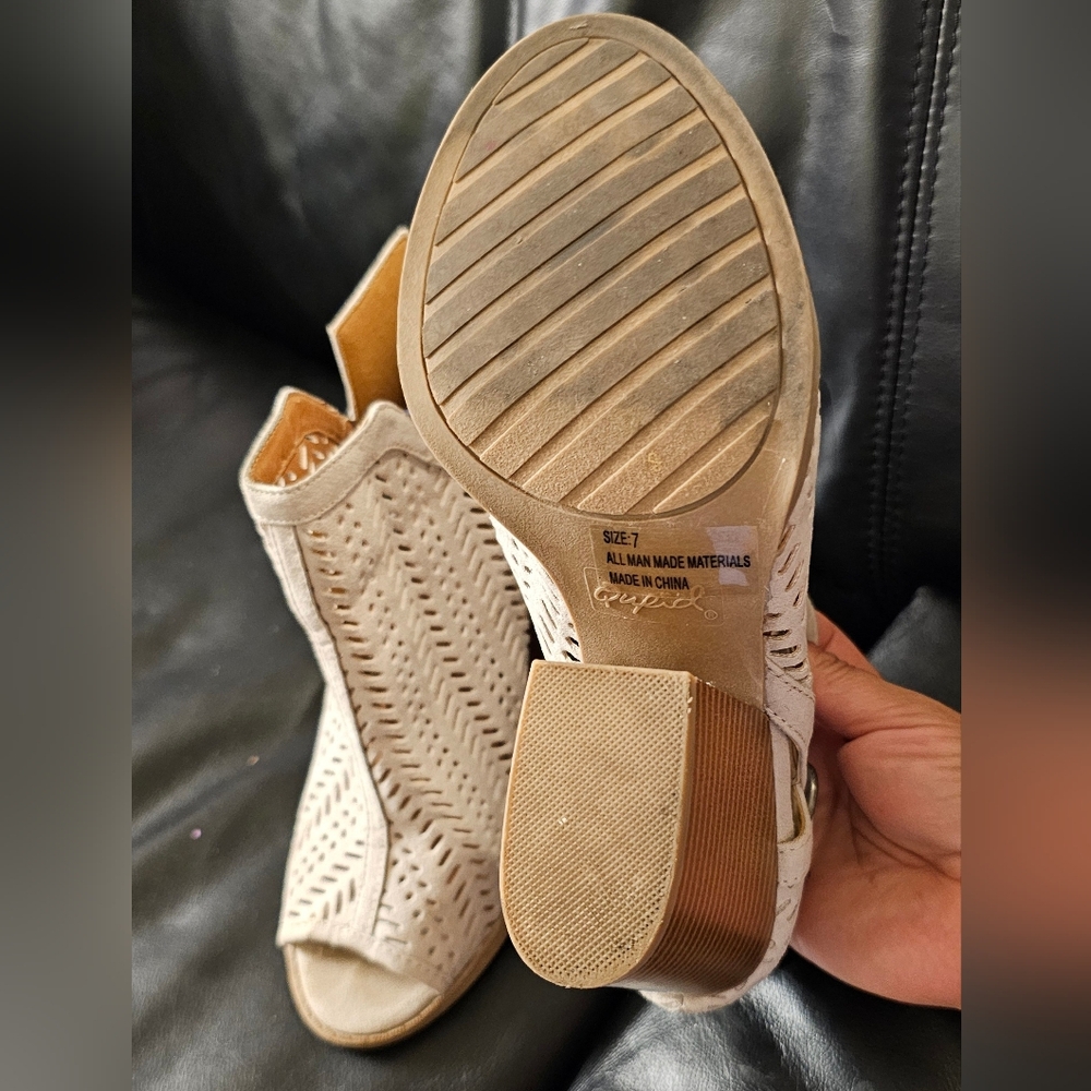 Qupid Tan Heeled Boots with Open Toe and Perforated Design Size 7 EUC - Picture 7 of 16